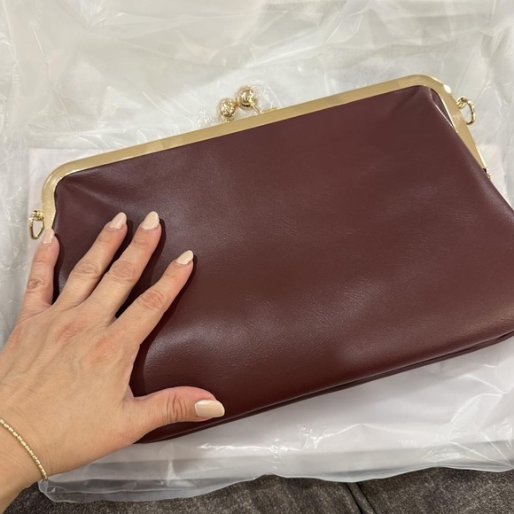 Kisslock buttery soft wine colored Leather like Handbag - Picture 3 of 8